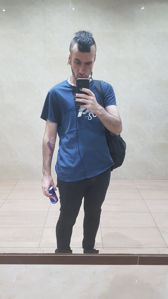 DarkPortu's tweet photo. Ha vuelto #TryhardLife y de forma intensita xD

¡SE PRENDIÓ LA WEA! https://t.co/LGzU9UZwyW
