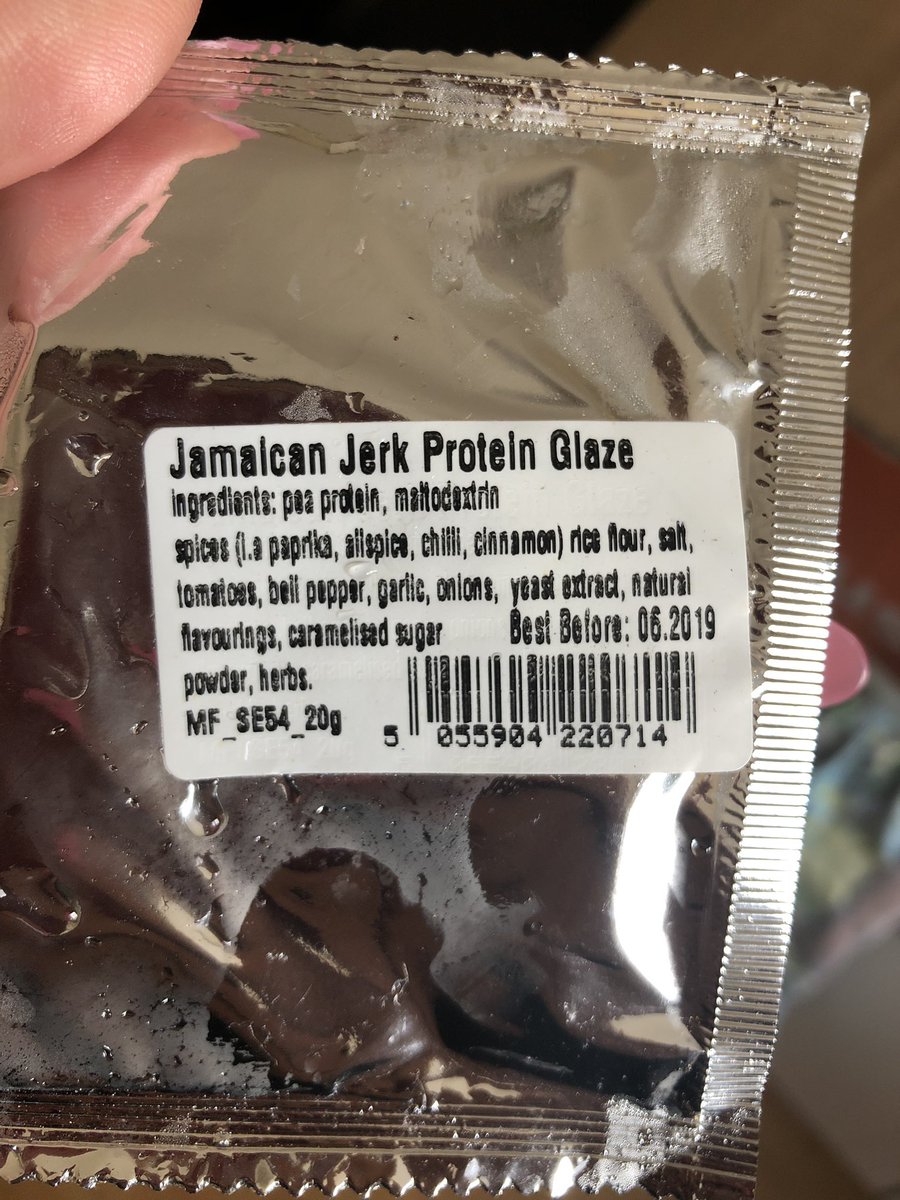 SteffiJacobs's tweet photo. @MuscleFoodUK I’ve just received my 1st Order!! Super happy 🙌🏼 although my Jamaican jerk protein glaze is out of date!! 😭 https://t.co/nSdrfIcbCc