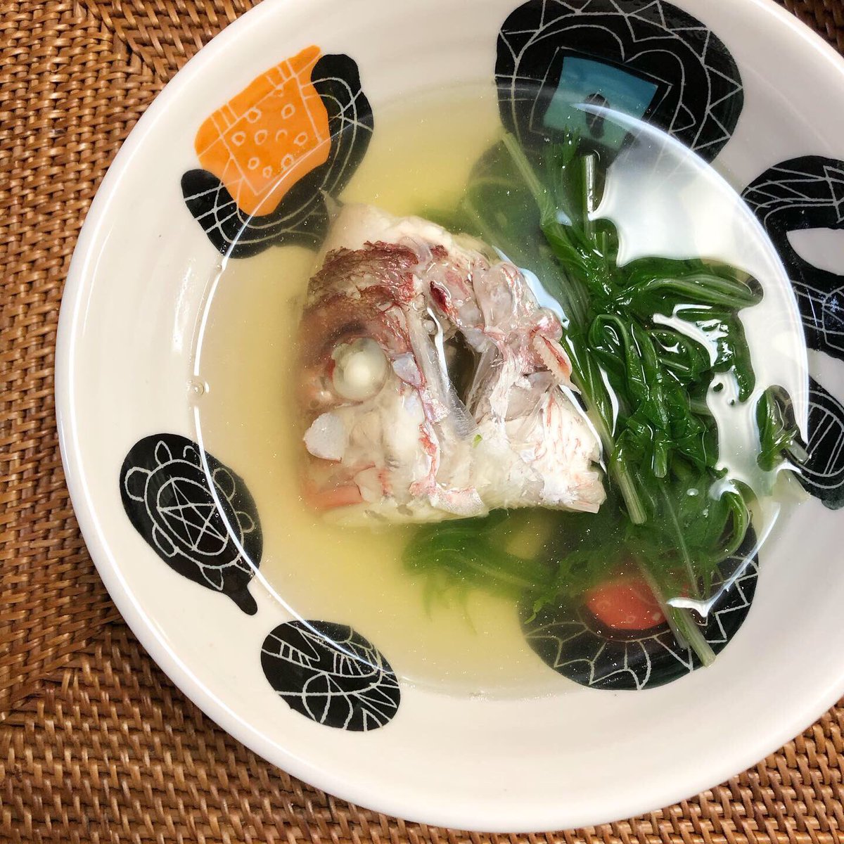 星川あすか 今日は3匹目のチダイを投入 チダイは身をムニエルにして頭は汁物に ウロコ大きいし捌くのも大変だけど あますところなく食べれてよい 絵 Twitter家庭料理部 チダイ