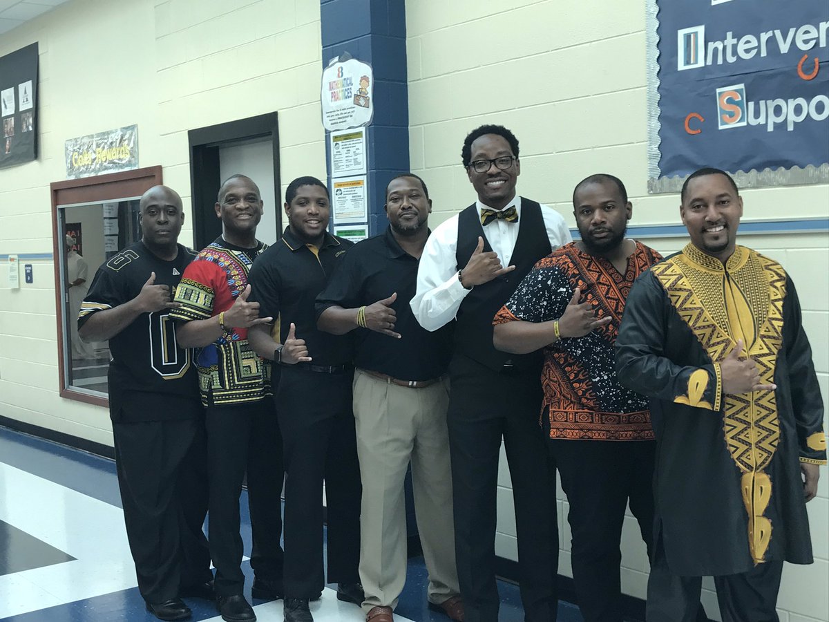 JPSDistrict's tweet photo. Thank you Alpha Epsilon Lambda Chapter of Alpha Phi Alpha for greeting Kirksey Middle School scholars back to school! #WeAreJPS #CommunityEngagement https://t.co/BwZBxQthNf