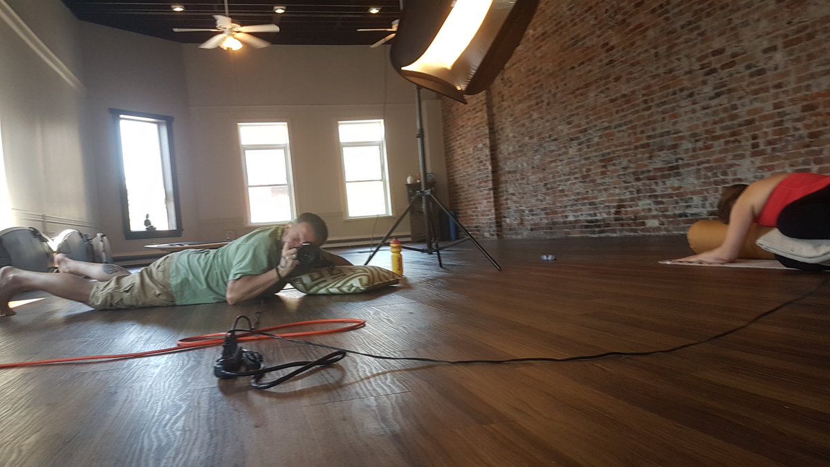 gjtimagery's tweet photo. I get into my work! Yoga shots are some of my favorites 
#photographer #photography #workingartist #portraitphotographer #nikond750 #entrepreneur #contentcreator #yoga #yogaphotographer #microinfluencer https://t.co/NH901at24p