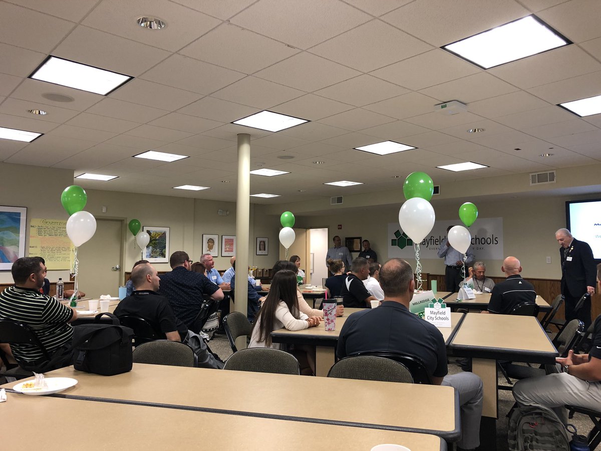 MattBradic's tweet photo. Welcome to our new staff members throughout the district!   This truly is a special place to work, a place where innovation is encouraged, where growth is constant, all done with the support of an amazing community.  Enjoy the ride!  #MyChoiceMayfield https://t.co/sIHf697kPH