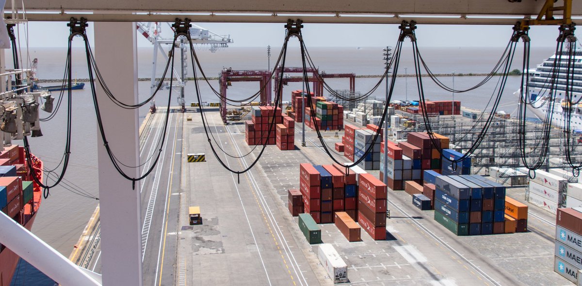 UNCTAD_TLB's tweet photo. UNCTAD launched today 2 new datasets of #portstatistics:
1) What do they tell us about #containerports performance?
2) How can container #portperfomance be improved?
π "Container ports: the fastest, the busiest & the best connected" https://t.co/6JzzhEMDw6 https://t.co/Cl9VN7I9ds