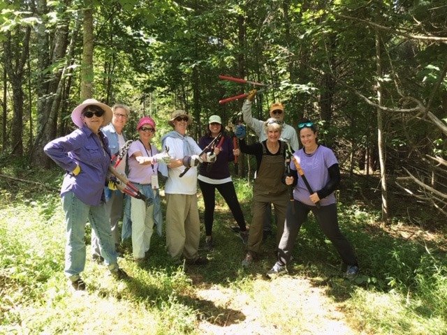 sbcalumnae's tweet photo. Holla Holla! Progress update from @SweetBriaredu #SweetWorkWeeks: "Sweet Work on the "middle trail," near the Green Barn, is done! Thank you, Gary Canfield, alumnae, and friends!" #SweetBriarFIERCE @SBC_AD

Alumnae representing the Classes of '64, '70, '97, '99 &amp; '00! https://t.co/YkBMNyxY3n
