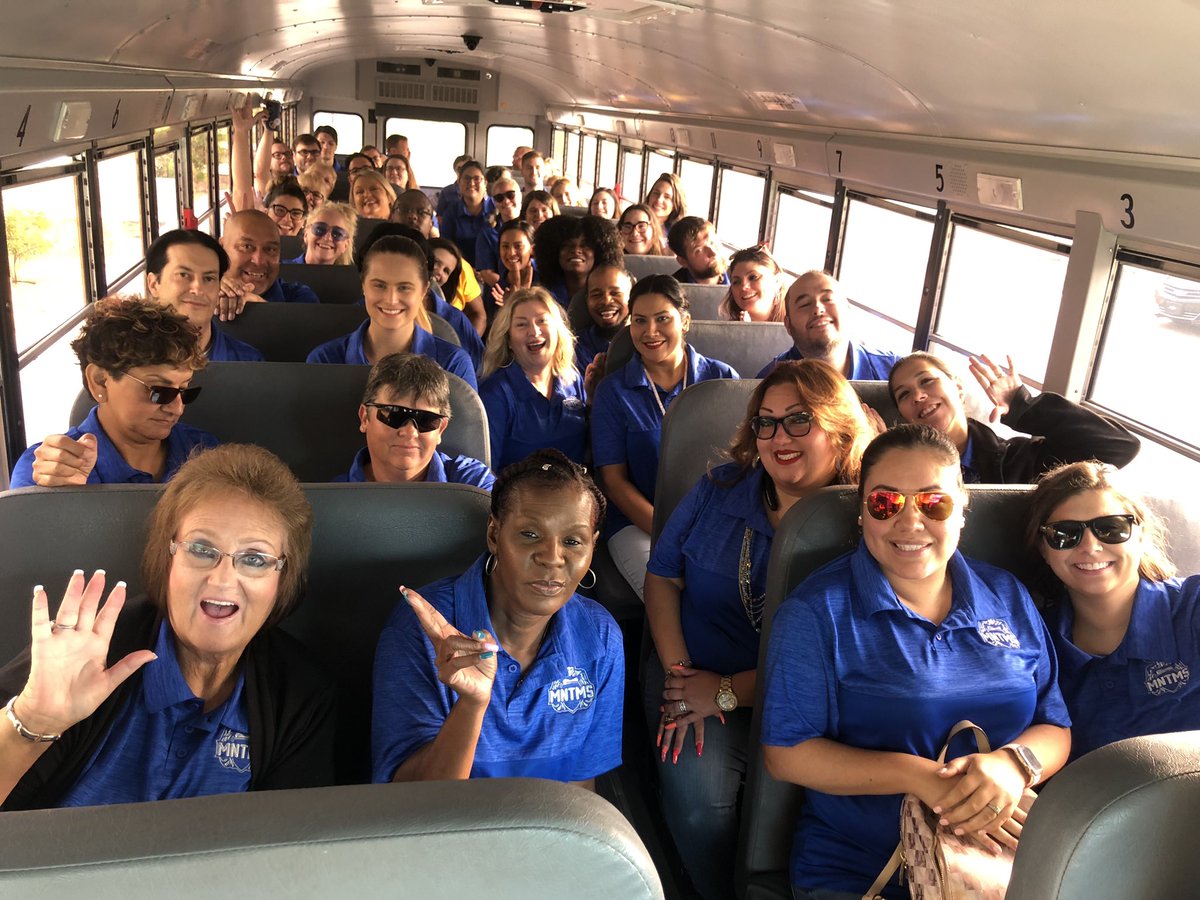 MsBalboaWCE's tweet photo. Convocation 2019! #Manor #MNTMS @ManorISD https://t.co/mjBaL25FBg