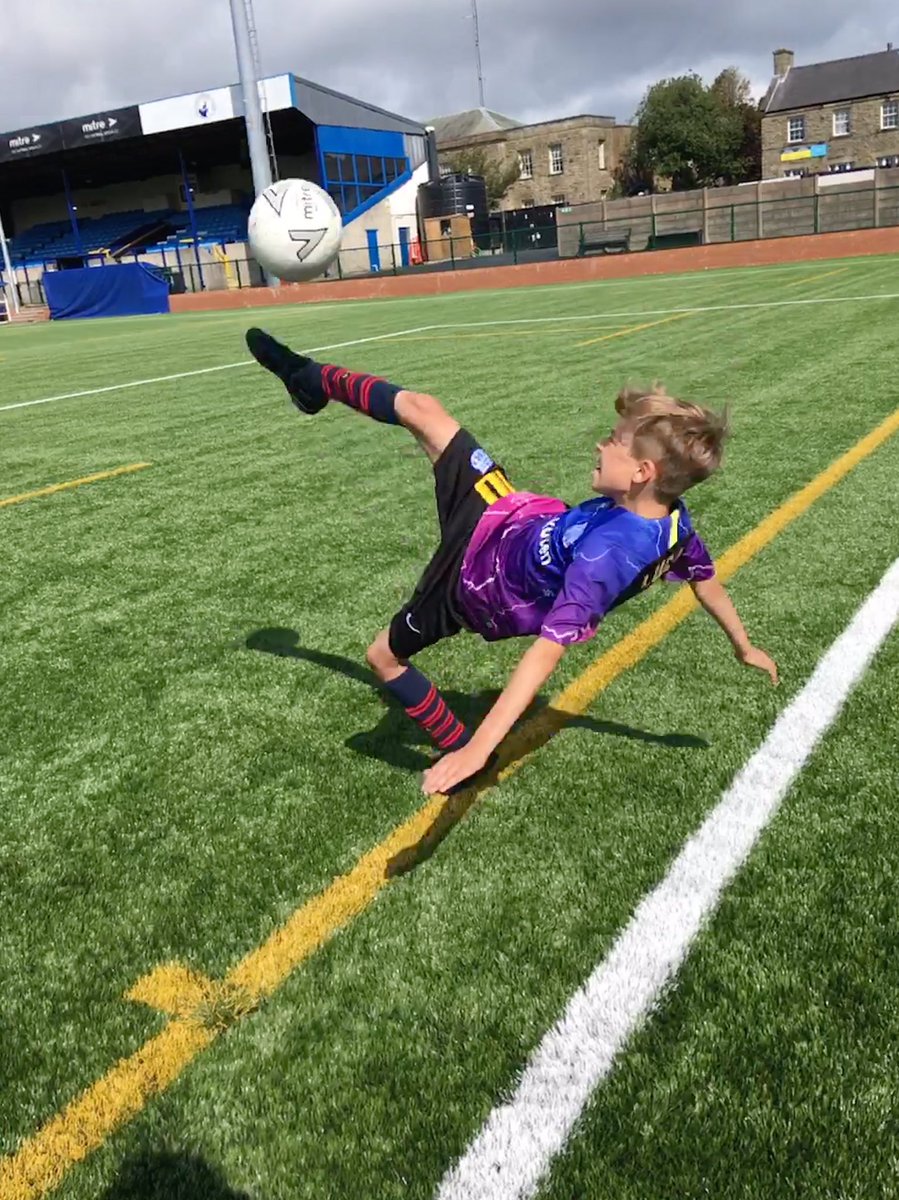 buxton_in's tweet image. WOW! The next Wayne Rooney? ⚽️🚴‍♂️⚽️#special #overheadkick
