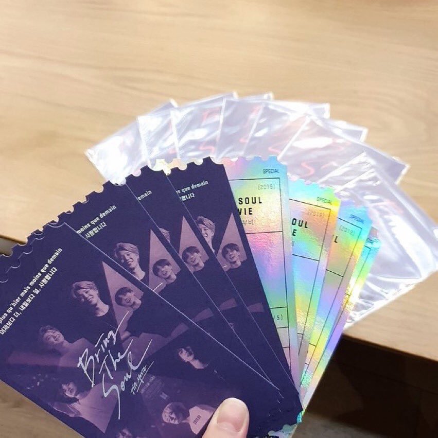 hunnybearv's tweet photo. Everyone
Else:                                           me:
                 #BRINGTHESOUL_THEMOVIE https://t.co/VjUEPKRvvW