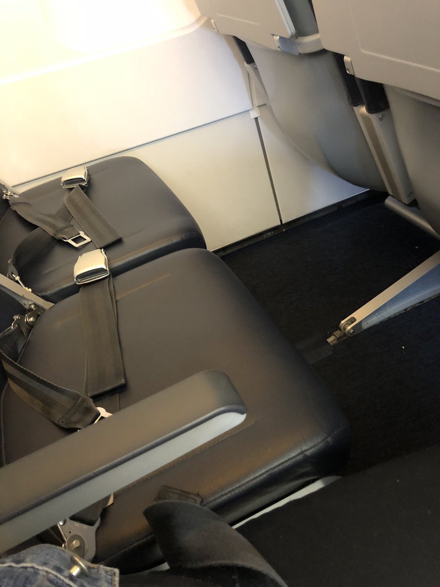 TerezHumphrey's tweet photo. So nice to get a seat on plane & row is empty! 👍🏼😊 #PoorMansFirstClass ☺️😉@Allegiant https://t.co/UCr4eClgKV