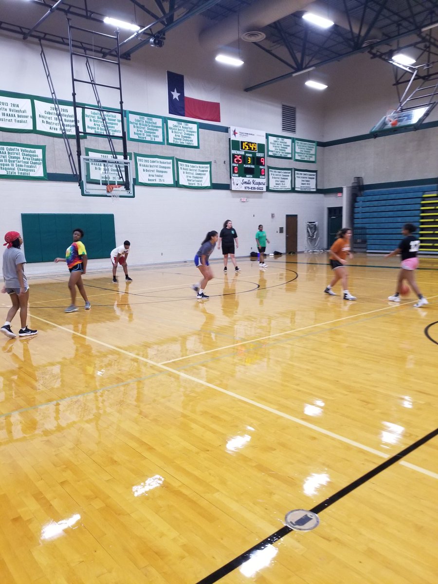 CubetteBISD's tweet photo. "Some people want it to happen, some wish it would happen, others make it happen" ~ Michael Jordan
#Cubettes #EalyandOften #BrenhamBasketball https://t.co/CX1bzuyhxC