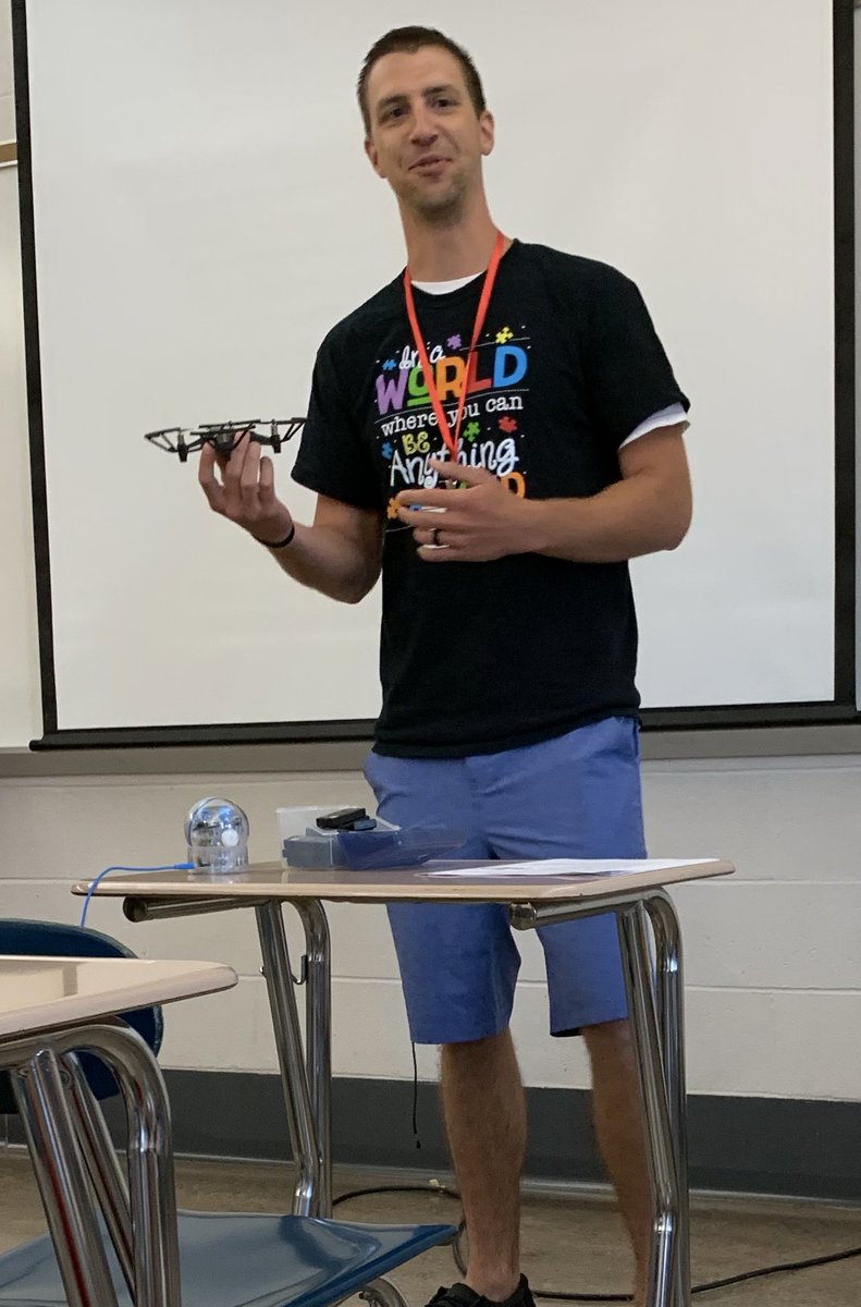 katiestew232's tweet photo. Coding with drones and spheros 🙌 #ncasdtinkertank https://t.co/4fYzhrfQaz
