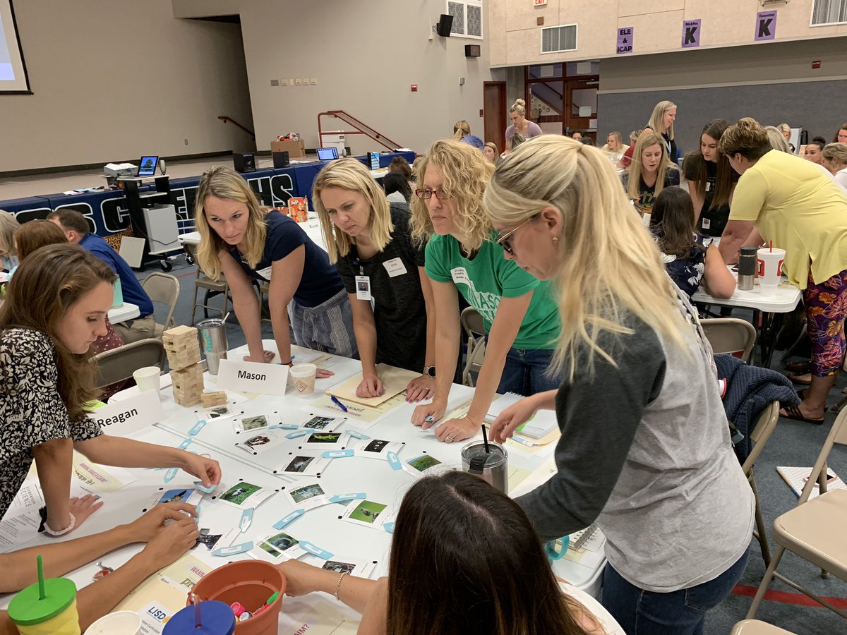 New to district Mason Elementary teachers digging into science by creating a food web! #StoryOfMason  #1LISD