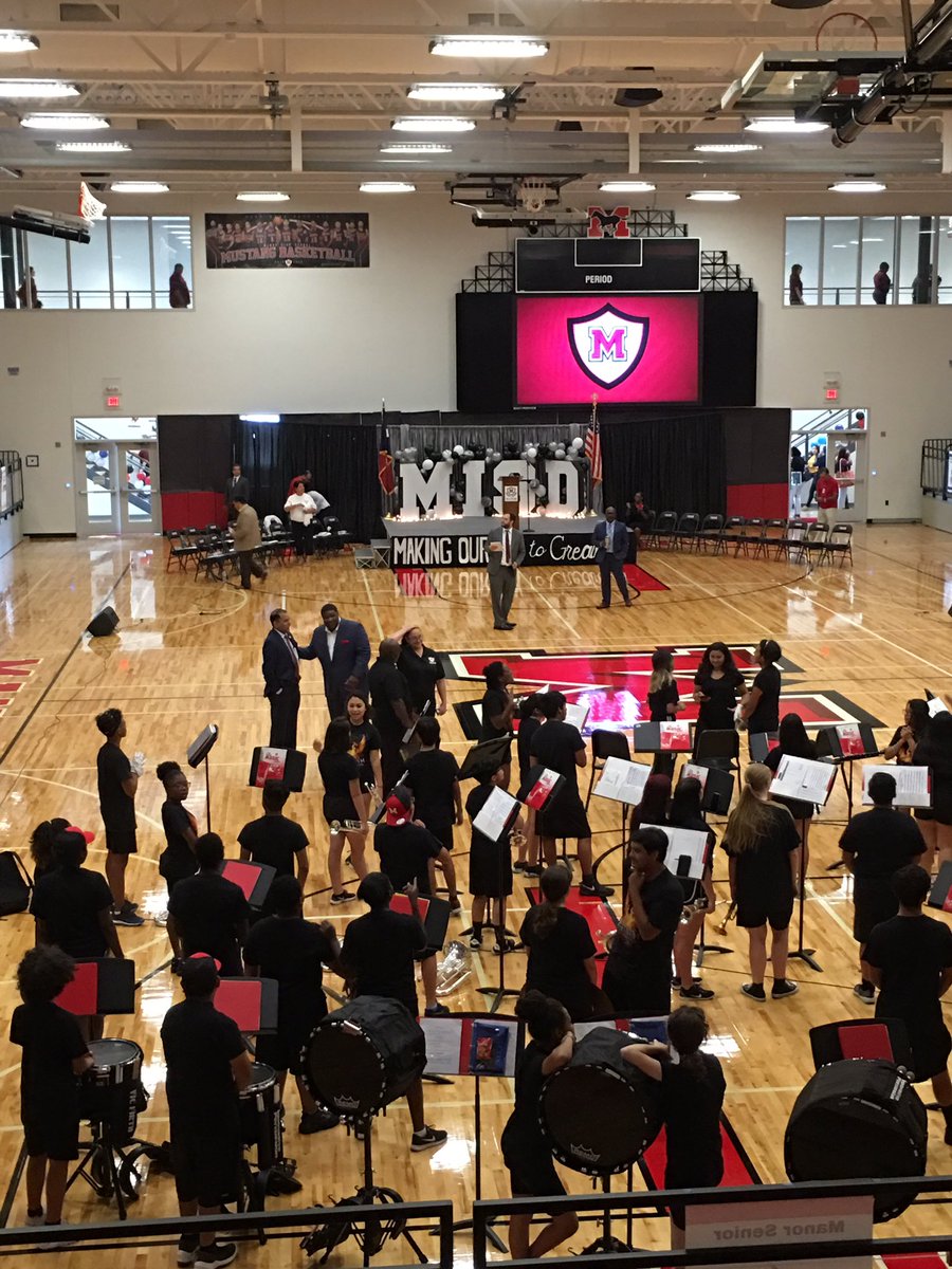 CcmrMshs's tweet photo. Manor ISD Convocation 2019: #DestinationManor https://t.co/x5wzzjtGmd