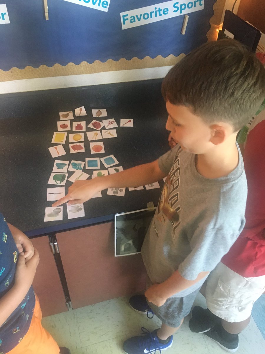 BEBluejackets's tweet photo. Collaborating and Classifying with Classmates! How many different sorting patterns can we come up with? #ExtendedThinking #BurrisChampions https://t.co/uyBTTM7o3F