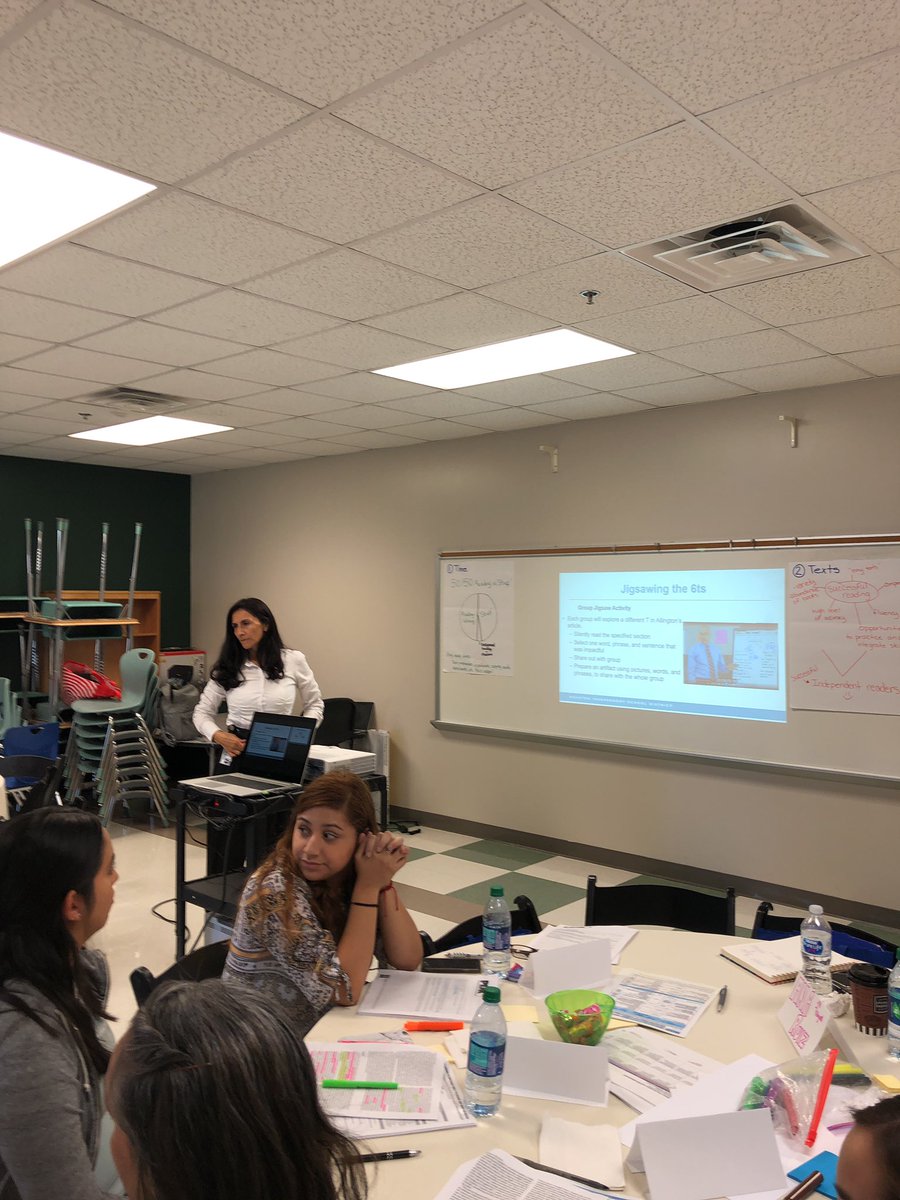 subr2000's tweet photo. @hisd_newteach Our amazing curriculum writer Adriana helping New SLA teachers star their year off right! https://t.co/yDFfW1VqRO