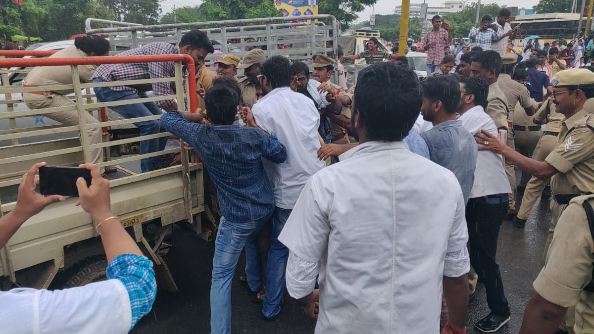 DrSaurav5's tweet photo. What a shame 
From when did protesting become this difficult in india @narendramodi  
Please take appropiate action against the barbaric officers 
#NoToNMCBill https://t.co/HbVDXGDjvq