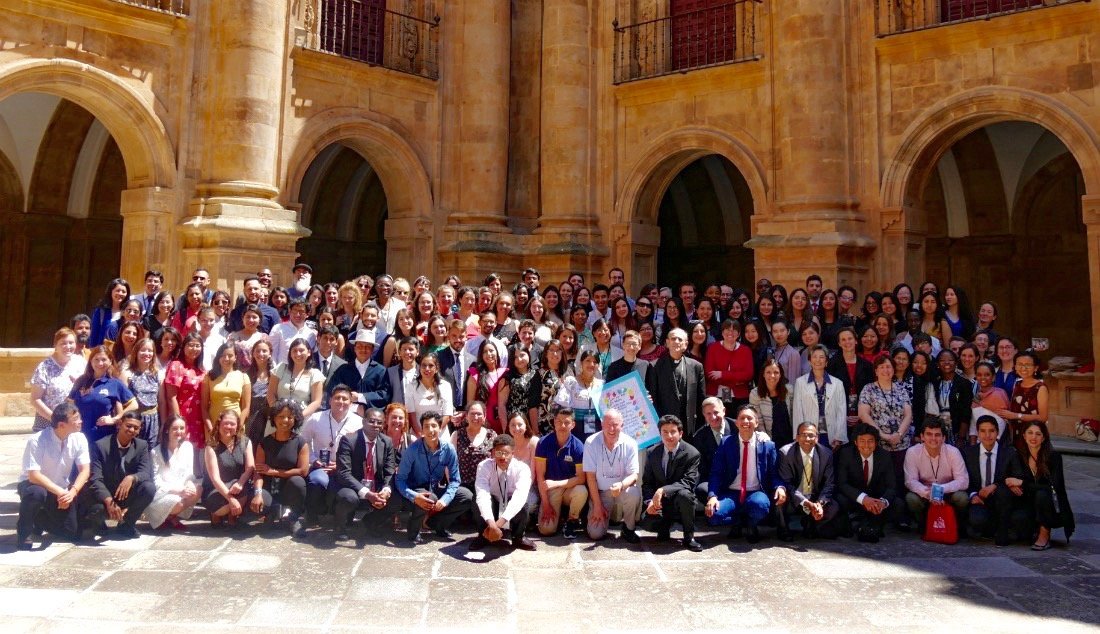 utpl's tweet photo. 🕊🌐3 mil jóvenes parlamentarios de diferentes nacionalidades, tradiciones y confesiones plasmaron, desde su visión y corazón, los pilares necesarios para construir una #PAZ duradera en el mundo en el Manifiesto del #WYPSpain2019 » https://t.co/gD3dO4n6kZ
#PeaceUnderConstruction https://t.co/FZ8lUICZ6u
