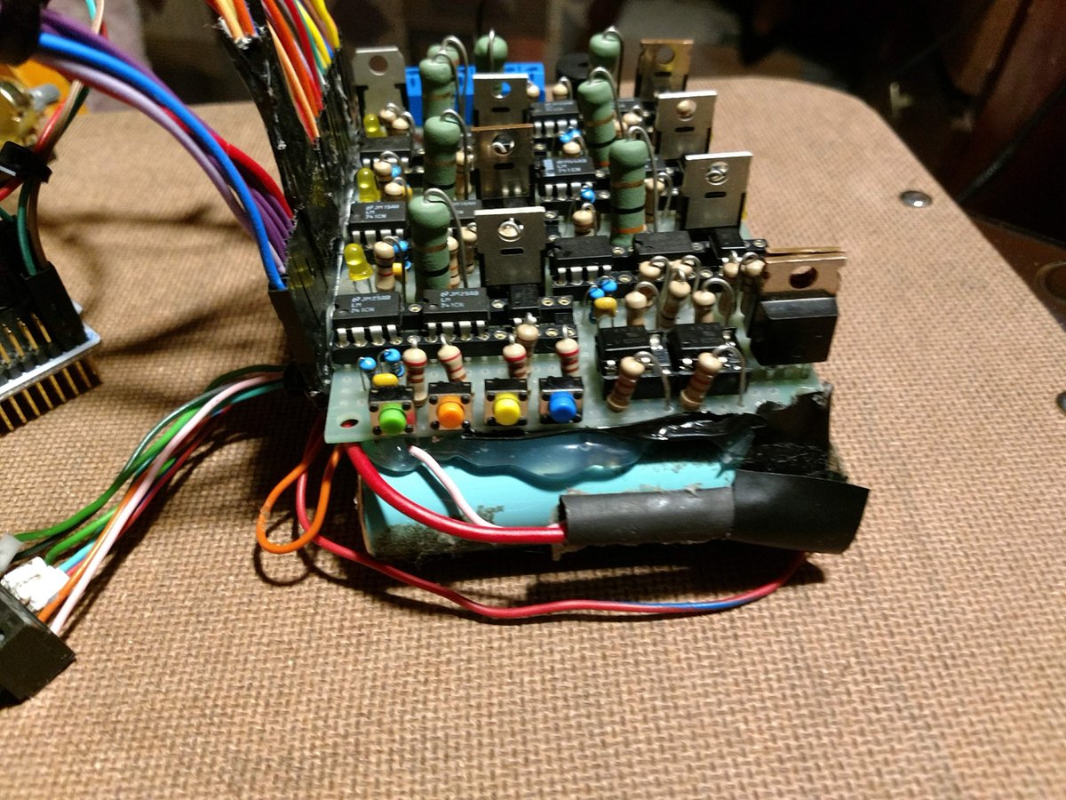 SnethembaYamani's tweet image. Home-made solar Battery Management System (BMS) built entirely using generic components, no specialized ICs.
#batterytechnology #electronics
youtu.be/LSzBQ7KV18w
web.facebook.com/SYTechnologies/
instagram.com/?yamanisinethe…