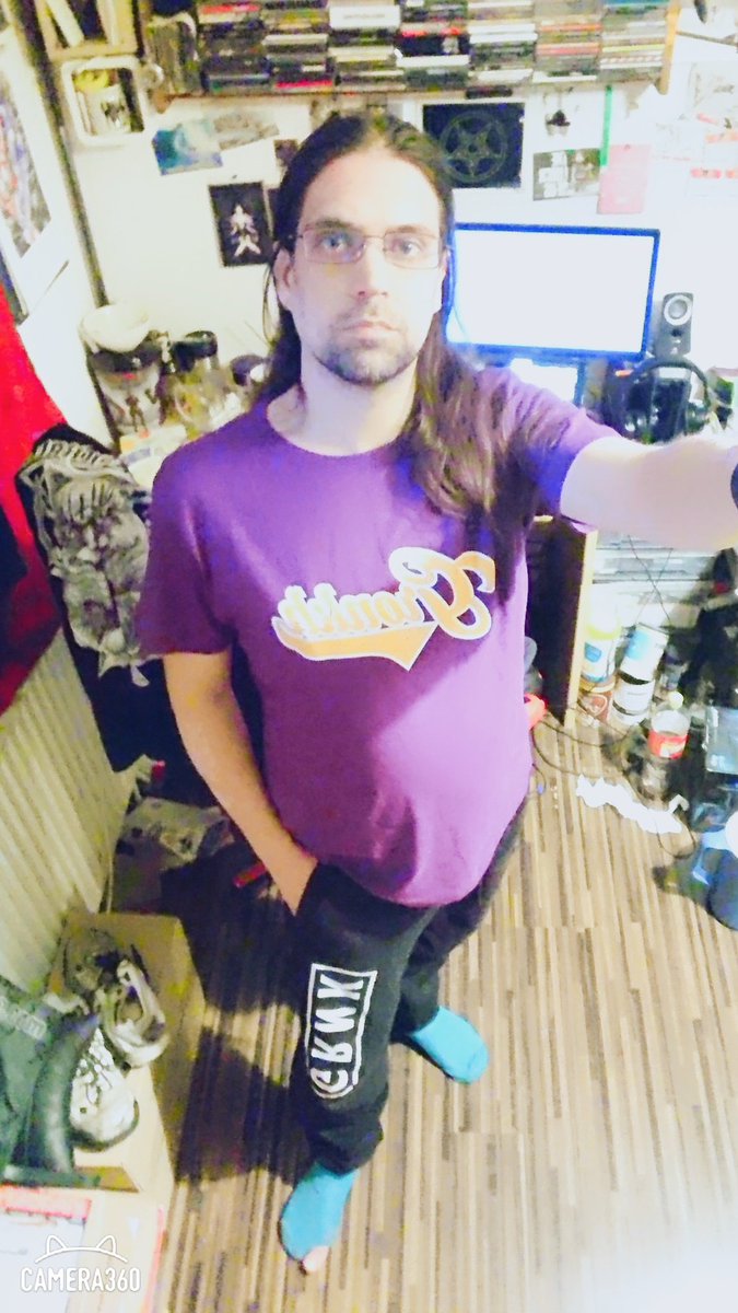 Calcifer013's tweet photo. #Gronkhshop #betatest #collectionzero #grnk #lafamilia #geilertyp @Gronkh
WOW! <2 Das ist ging ja super Schnell mit dem test-Druck-Shirt.
Es kam heute schon an. Hat eine super Qualität und Paßt auch gut!
Bin gespannt was es in Zukunft so alles in Neuen Gronkshop geben wird https://t.co/i4ZxYbvh15