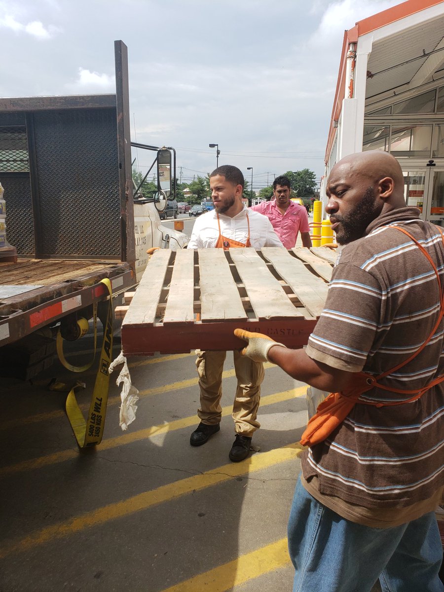 thomas_dorice's tweet image. Working safe is a choice we make every day.Here at 1285 we work as a team to be safe.Thank you Charles and Christian for choosing the safe way to work.@dlw877 @SasekMike @agiacomello1 @ArifaSHassan @Donna_Delia @BrucculeriCathy @mpisapia6 @johnminor11 @PatrolSafety