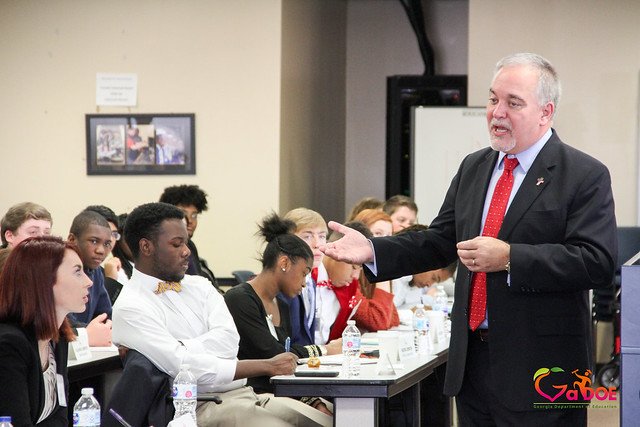 STUDENT OPPORTUNITY: State School Superintendent Richard Woods is seeking middle and high school students to serve on his 2019-20 Student Advisory Council. Click here for more info &amp; to apply: bit.ly/gadoesac19