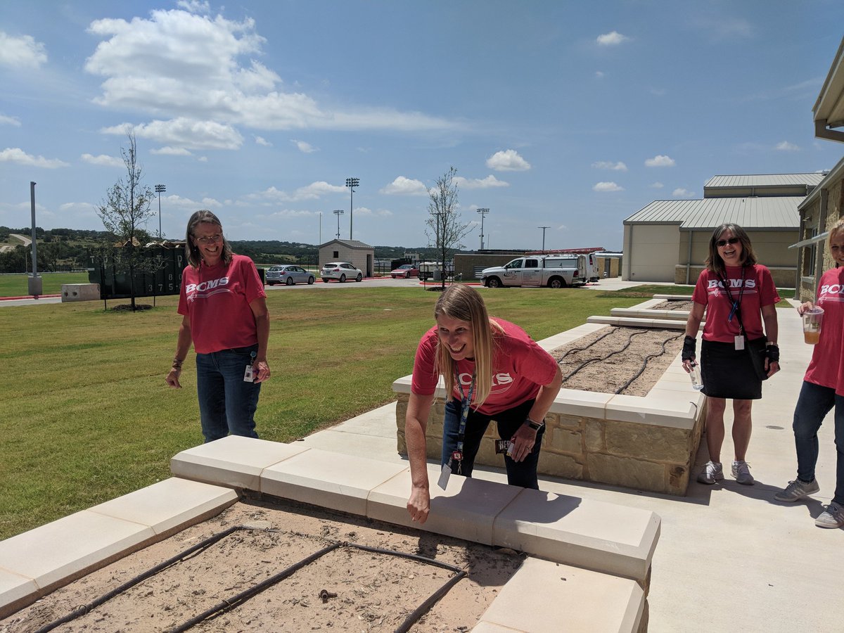 kimoren512's tweet photo. Gorgeous Gardeners @BcmsRaiders  #bcmspride https://t.co/BYNRWERKSm