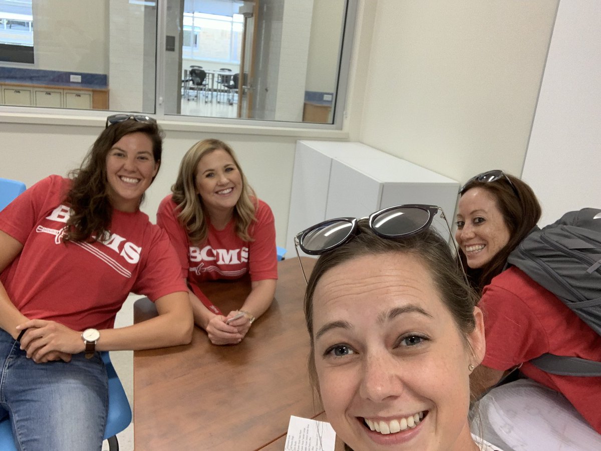 CoachAimeeBrown's tweet photo. 8th grade team room! There is no i in team! #BCMSPride @BcmsRaiders https://t.co/ysFUJpwW2H