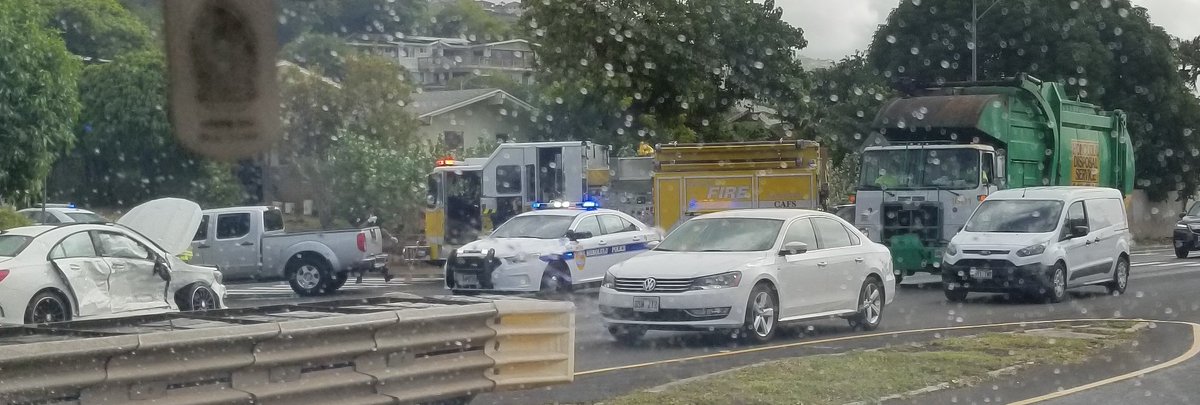 Scooby_Tiny_Doo's tweet photo. #hitraffic #kalanianaolehighway #townbound https://t.co/jhOM5uGrMk