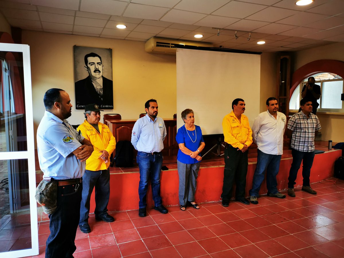 papiringocamilo's tweet image. En la #RB Sierra de #Manantlan nos capacitamos cada año para atender incendios forestales. Gracias a @SemadetJal y a @CONAFOR por el apoyo para la realización de este curso.Juntos conservamos la #SierradeManantlan #YoSoyManantlan @CONANP_mx @SEMARNAT_mx @FondoMexicano