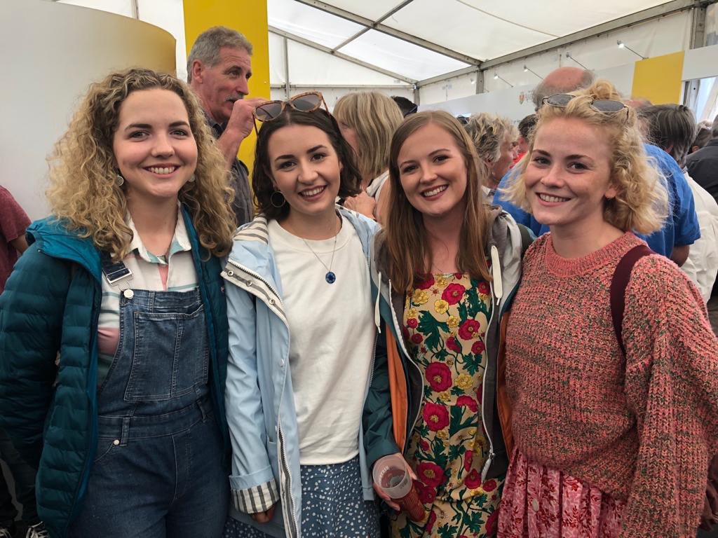 Diolch i bawb sydd wedi galw heibio i’n gweld prynhawn yma! Bob amser yn bleser cael cwmni ein cynfyfyrwyr 💫 #CaruAber #Eisteddfod2019
