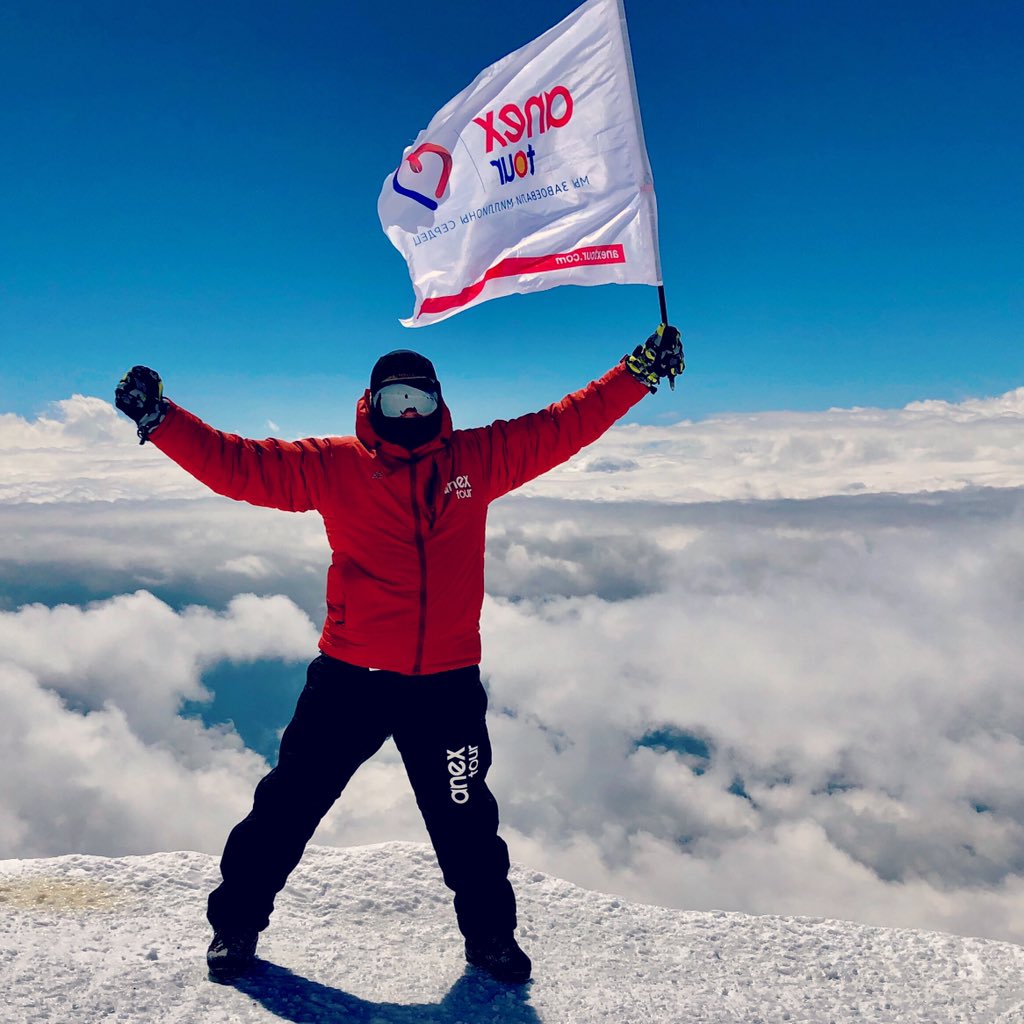 🧿Весь мир на ладони 
Ты счастлив и нем
И только немного завидуешь тем
Другим, у которых вершина ещё впереди!
~~~~~~~~~~~~~~~~~~~~
#AnexTour на крыше Европы #adventure #travel #wanderlust #Белгород