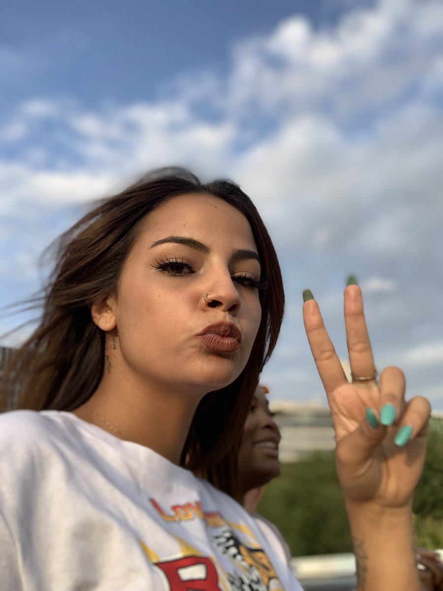 J Ai Deux Amis Qui Sont Aussi Mes Amoureux twitter.com