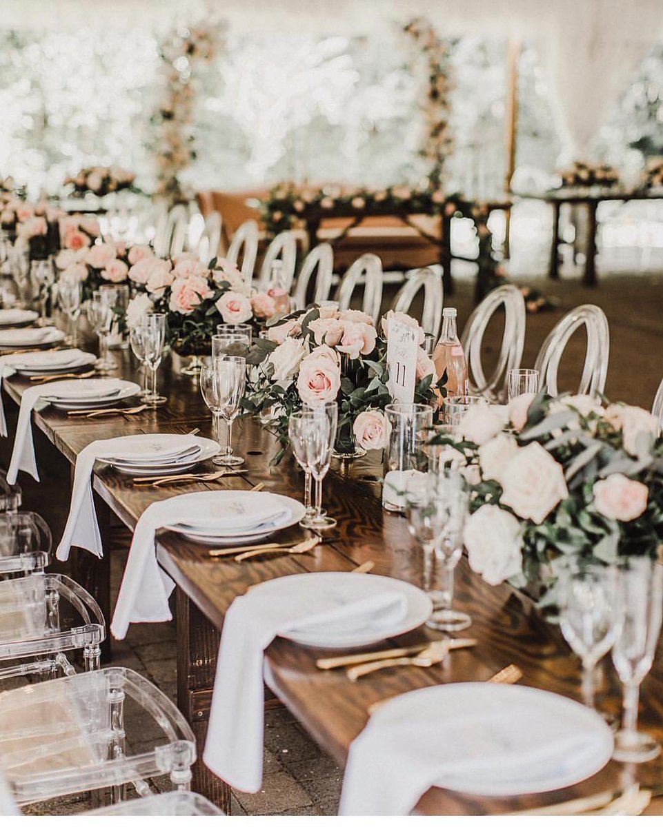 Who says you’re limited to just one style? We love this combination of modern meets rustic!

via @bridal_vogue 
#weddingday #weddingdetails #weddingtable #weddingreception #weddingblog #weddingplanning #wedspo #eatup #celebrate #mrandmrs #weddingflowers #familystyle #love