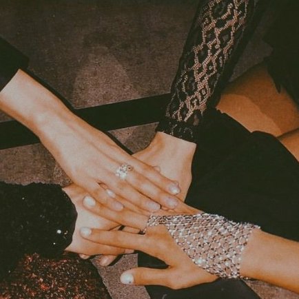 chupmieca's tweet photo. No.1 worldwide 
BLINK ❤
We can do it!
4 Queens i love yah ❤
#ThreeYearsWithBLACKPINK https://t.co/SH43YHrB74