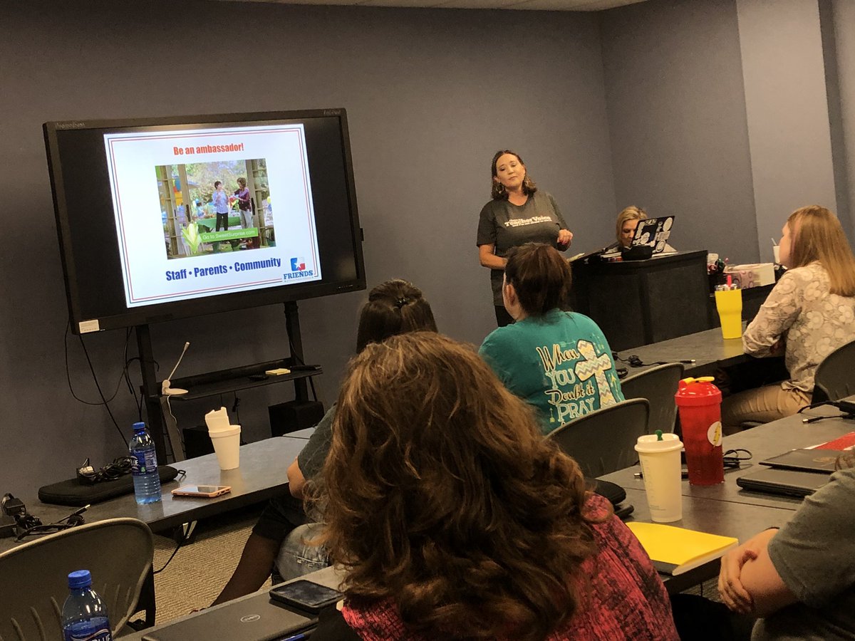 smilder's tweet photo. New teacher church @PalmerISD with @fotpsJane Dr. Jane Braddock and @FOTPSLeslie Milder. Great things are happening in Texas Public Schools! @FRIENDStxps @OfficialATPE https://t.co/798yEDKLlJ