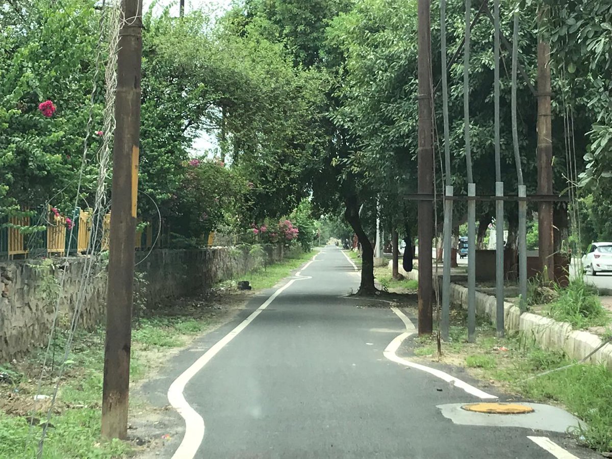 Rwa93b's tweet photo. Condition of service road Sector- 93B... the poles, open wires and manholes are a major hinderance.@noida_authority https://t.co/rwW6bl7ZSa