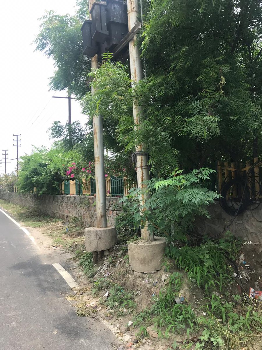 Rwa93b's tweet photo. Condition of service road Sector- 93B... the poles, open wires and manholes are a major hinderance.@noida_authority https://t.co/rwW6bl7ZSa