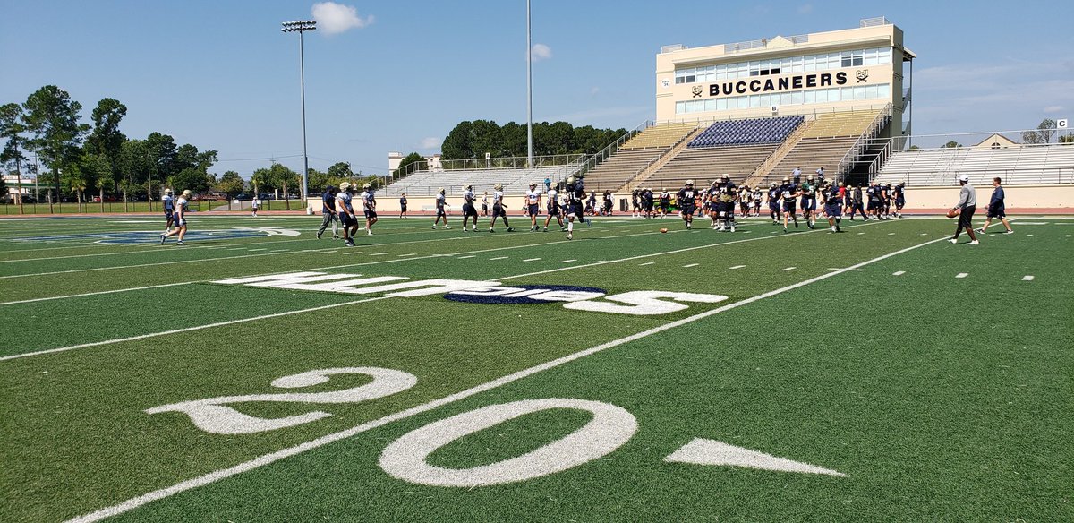 csusports's tweet photo. Just another #Charleston day for @CSUFB 🏈🏈🏈

#JoinTheSiege | #BucSeason19 https://t.co/ZCwiWVHBVD