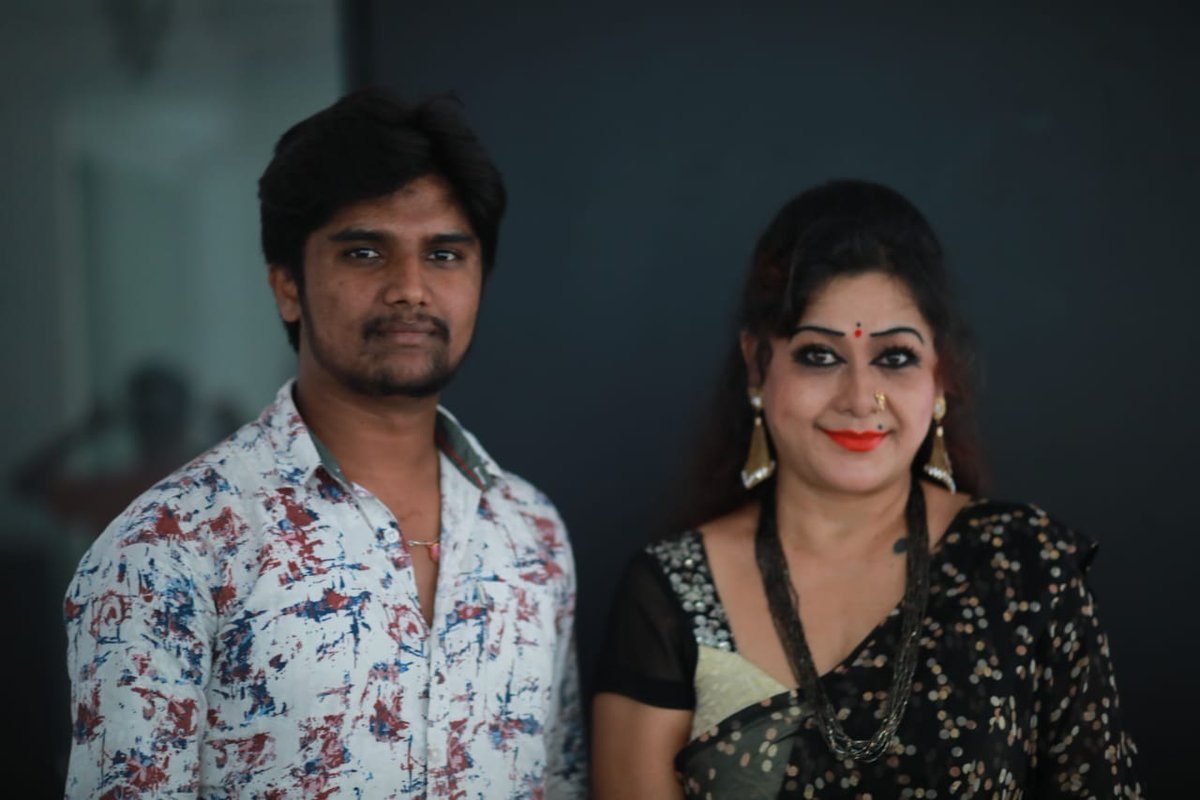 the_shrinivas's tweet photo. ಕನ್ನಡದ ಹಾಸ್ಯ ನಟಿ ರೇಖಾ ದಾಸ್ ಮೇಡಮ್ ಜೊತೆ ಚಿತ್ತಾರ ಸಂದರ್ಶನ💛💚💙 https://t.co/28PJMk13Ha