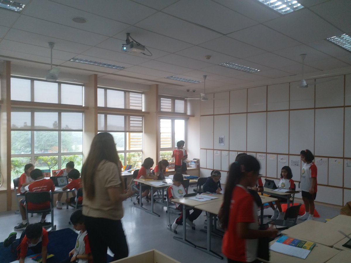 krups_sussania's tweet photo. G3 Tuning In:Ss using Visual Thinking Routine:  I See, I Think, I Wonder on four different stations of pictures of people, inspirational quotes, videos and books #collaborativelearning #flexiblelearningspace.. at @ois_primary with@Pradnya6403 @tanviM15 @malvikabalchan1 @ibpyp https://t.co/B65MAZRX1d