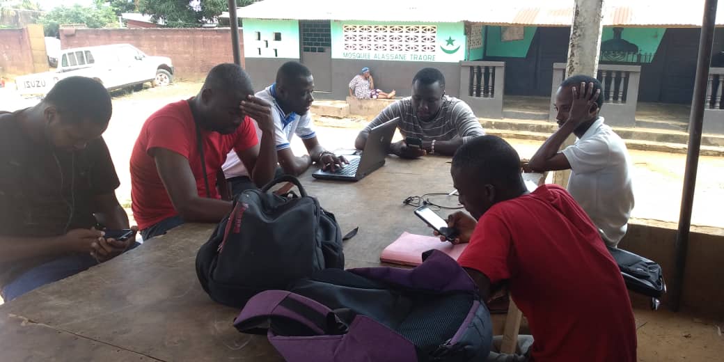 Tamtam2donnees's tweet photo. Les Ovillageois en réunion pour la réussite du grand RDV du mois de la Justice d'@AFRICTIVISTES autour de @achpr_cadhp et l'innovation Technologique prévu pour le 31 Août 2019 à Abidjan. Cc @cypher007 @Ovillage @cyriacgbogou @fyouzan
 #AfricaMonthOfJustice
#SauvonsLaCADHP https://t.co/V9kjTcPYA9