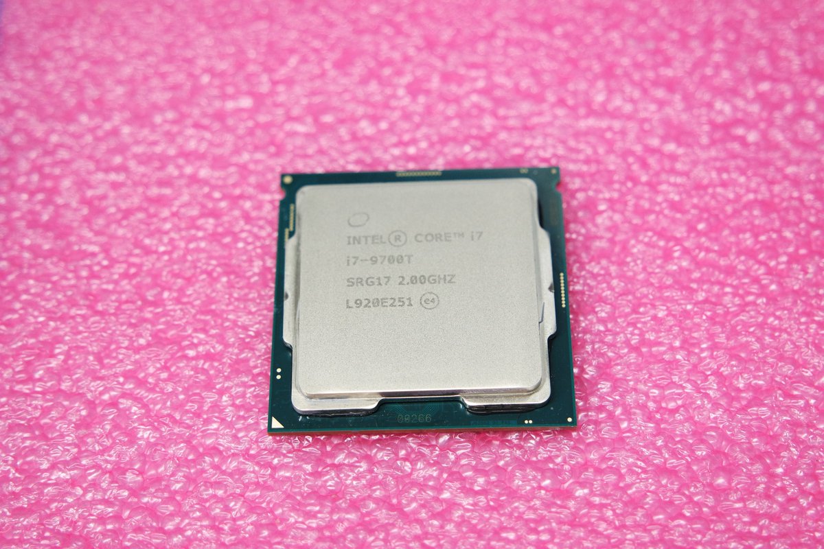 felix_cirrus7's tweet photo. What a pleasant surprise! Just delidded a 35W TDP i7-9700T. I hoped from the shape of the IHS that I was right and I wasn't disappointed. @intel is soldering the IHS starting from the i7-9700T. This is good news for any @fanlesstech solution. https://t.co/QGTVNsAejX