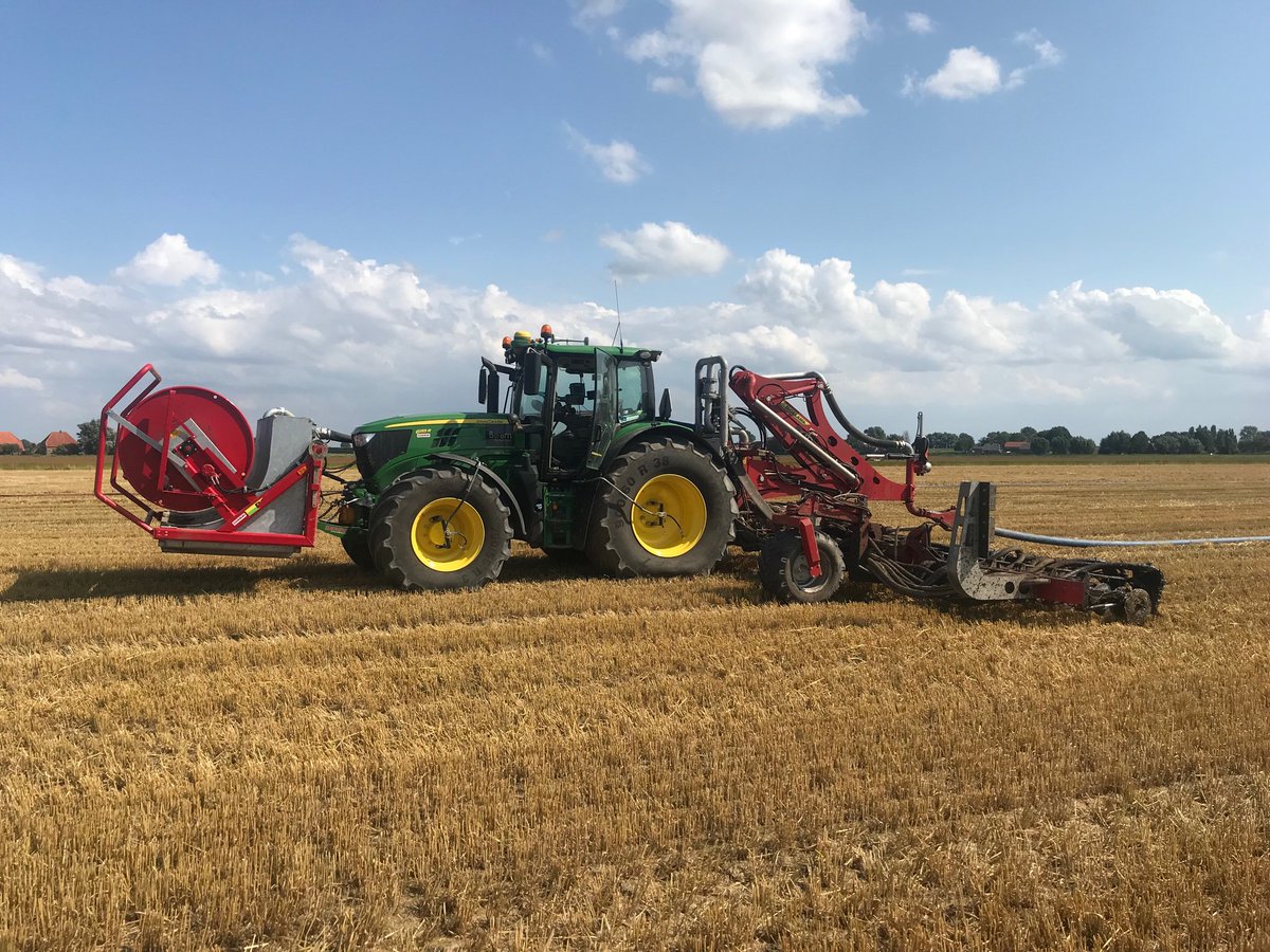 BAgriservices's tweet photo. Druk in de #mest voordat boeren de groenbemesters kunnen gaan zaaien. #boerbewust #kringlooplandbouw https://t.co/KPZO2FgJKP