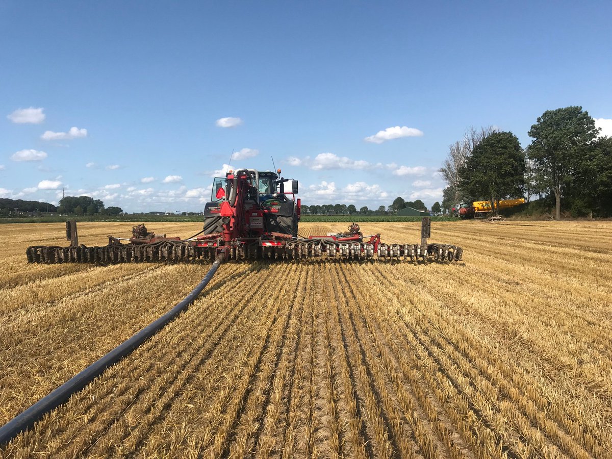 BAgriservices's tweet photo. Druk in de #mest voordat boeren de groenbemesters kunnen gaan zaaien. #boerbewust #kringlooplandbouw https://t.co/KPZO2FgJKP