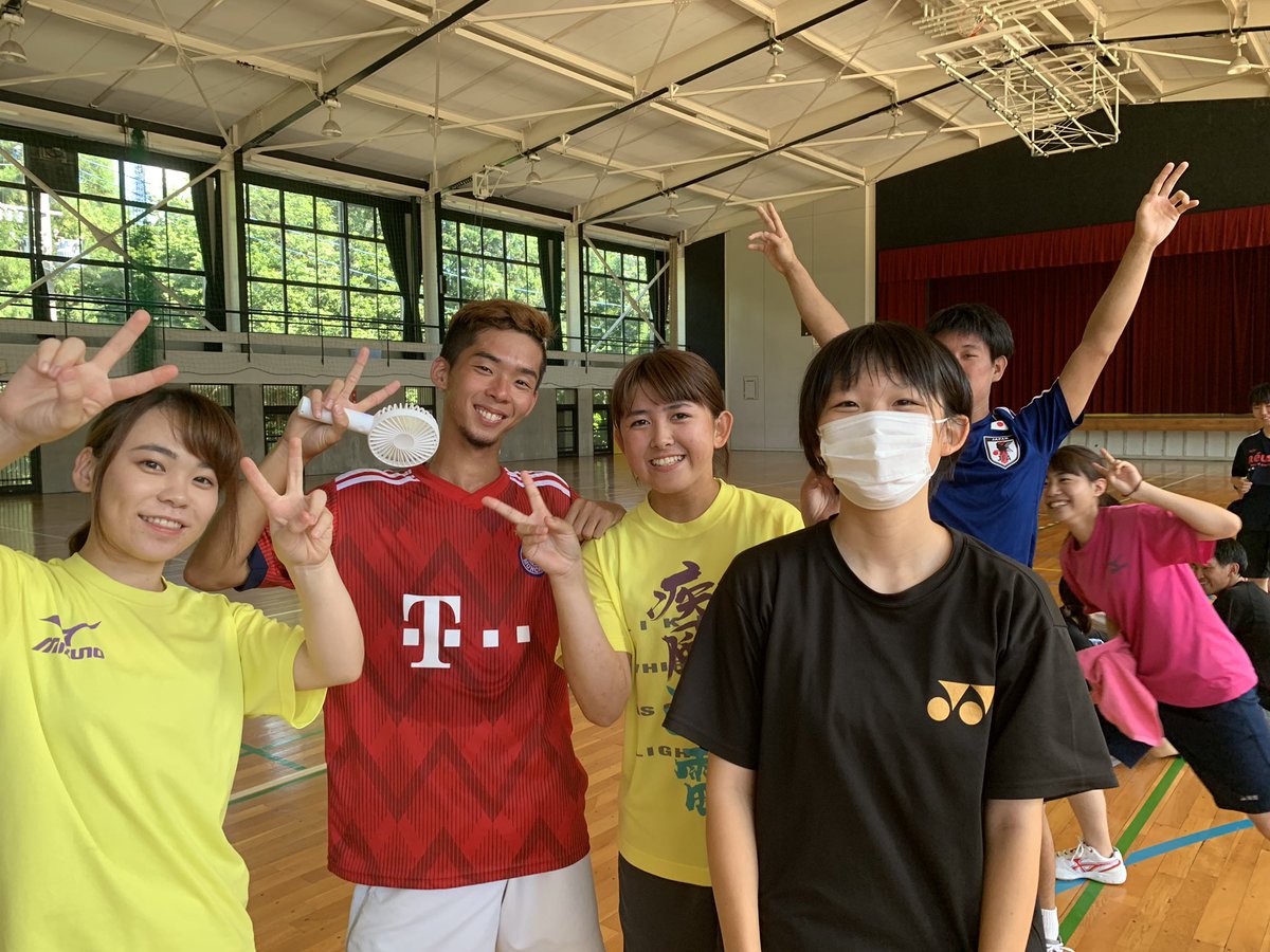 GSGUSoftTennis's tweet photo. 夏合宿1日目が終了しました。
午前中は体育館で球技大会を行いました。1年生は初めての球技大会でした。先輩後輩関係なく楽しくできていたのでよかったです。
午後からはテニスコートで練習を行いました。暑い中練習や試合を頑張りました。
あと2日間も暑いと思いますが、明日からも頑張りましょう！！ https://t.co/zxassQVqU9