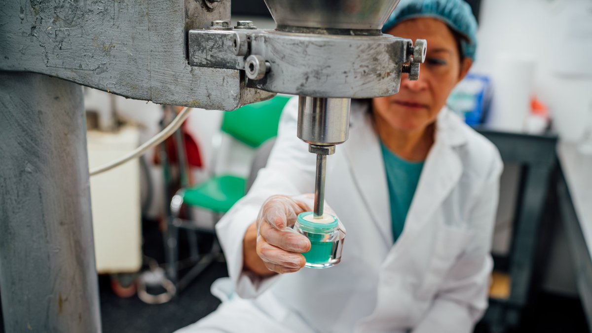 Christine_Valmy's tweet photo. Having our own in-house lab and factory allows us to ensure the utmost quality, freshness and most importantly, cruelty-free nature of the products we create. 

#skincareproducts  #christinevalmy #clearskin #clearskintip #skincarefactory #skincareformula #inthefactory #laboratory https://t.co/srrYSSqBkN