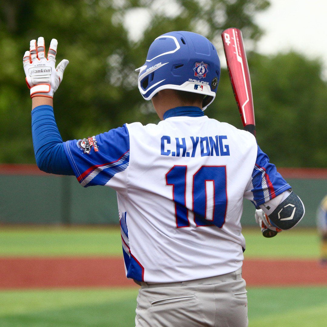 RawlingsSports's tweet photo. What's your best caption for this great shot from the @BabeRuthLeague @crwsmajor70?
Don't forget to watch live on https://t.co/nwNR77clVn
#QuatroPro #MachEXT #TeamRawlings https://t.co/aVYws0Vthf