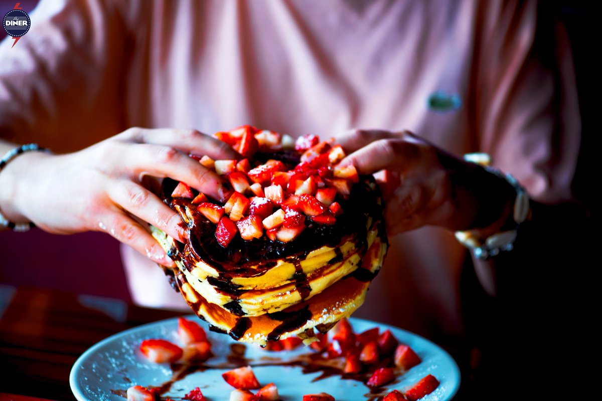 Some people lift weights. We lift #pancakes 💪 #TheDinerUK #WednesdayWisdom #FoodPorn #Foodie