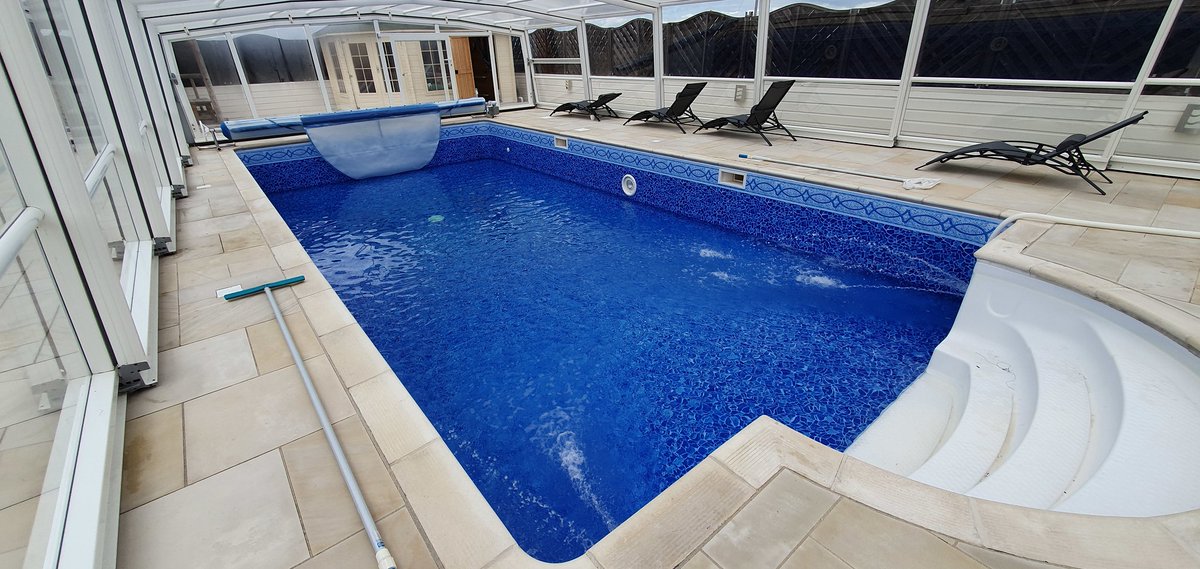 SummitLeisure's tweet image. Completed this lovely liner installation today.  Just left filling up. If you need a quote in the Wiltshire, Hants, Berkshire area please call 01264 850001 for a price. #poolliner #poollinerinstallations #localpoolservice #swimmingpools #replacementpoolliner #swimmingpoolliner