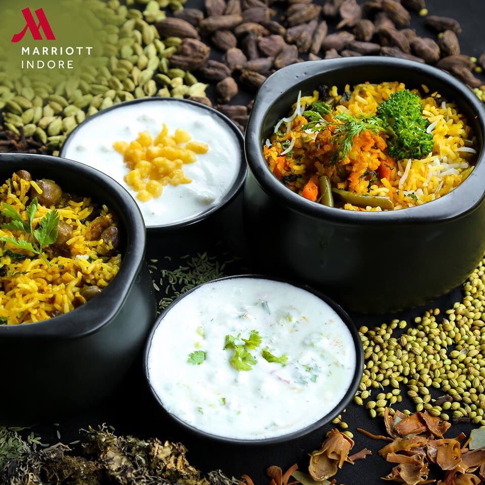 TheIndoreRocks's tweet photo. Enjoy the delicacies of #54Prangaan & #IndoreKitchen together in #ONEBRUNCH at @marriottidr! Enjoy Huge array of Punjabi food, #SeaFood, #Dimsum, #Sushi, #Waffle, #Kebab, music show, #Cocktails by South African Mixologist !!
For bookings, 7247728882!
Every #Sunday 12:30 - 3:30 https://t.co/NClwutnbIA