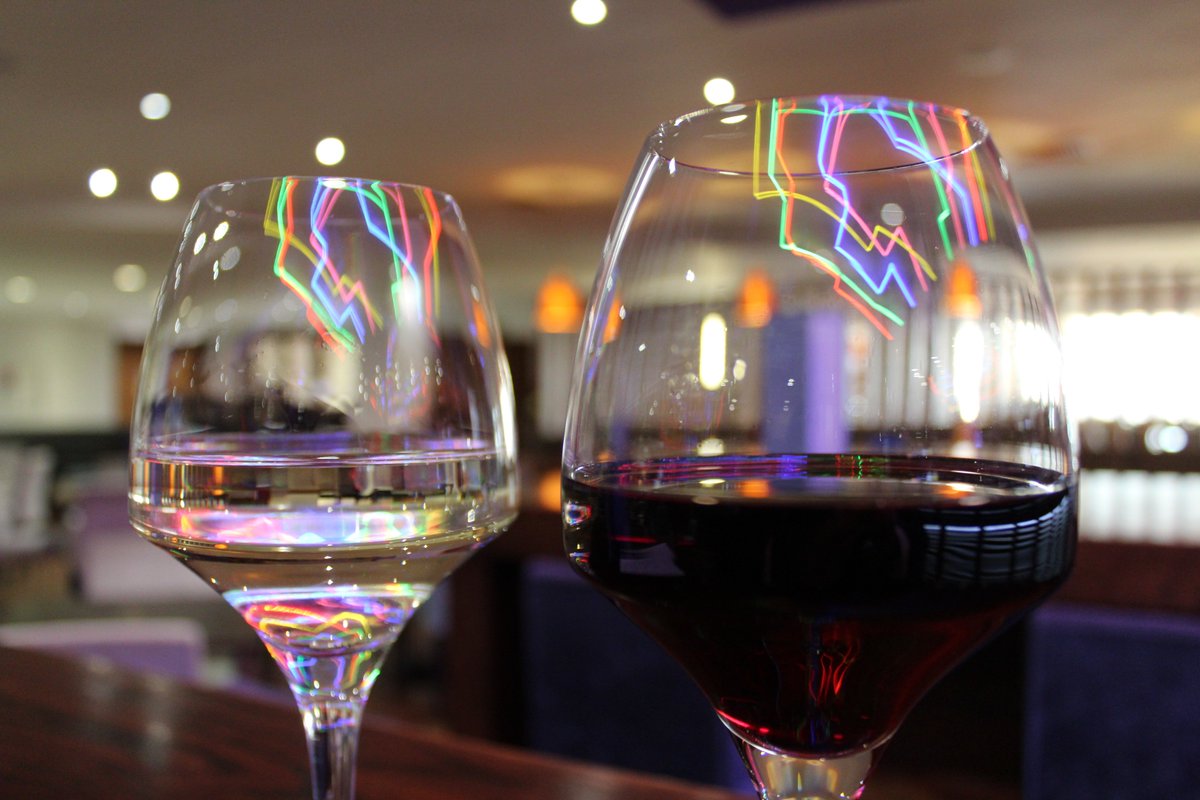 RenHeathrow's tweet photo. Flow through the good times, #WineWednesday awaits you. #RenHeathrow #BarEleven https://t.co/a8IXCzni1r